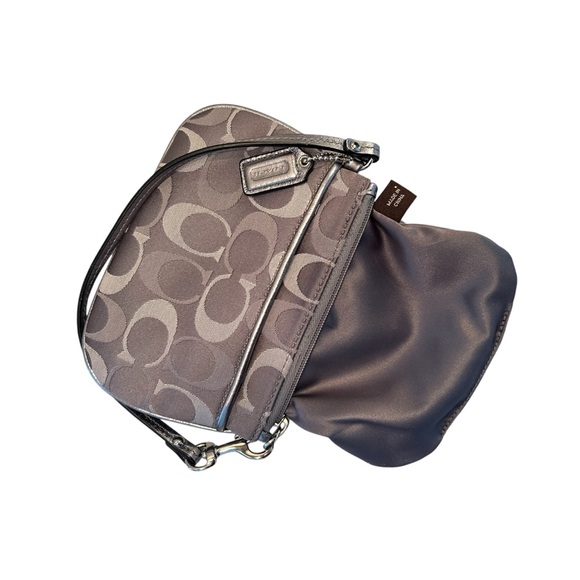 NEW Coach Signature C Small Silver Wristlet F45659 Silver/Grey White NWOT - Picture 4 of 5